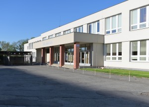 Budova školy - vchod